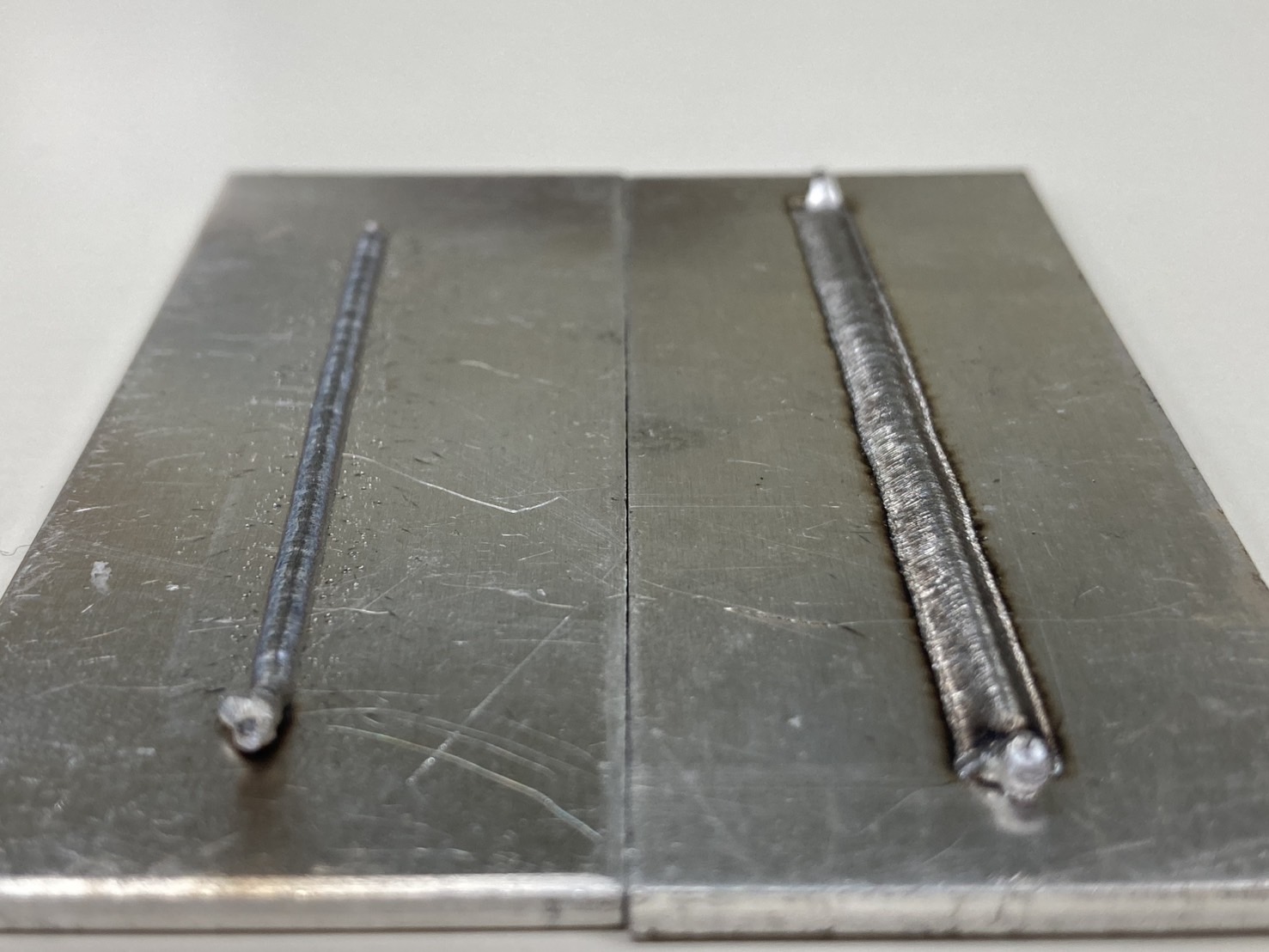 レーザー溶接機でガルバノミラー0.5mmで振った場合のと5mmで振った場合の比較写真