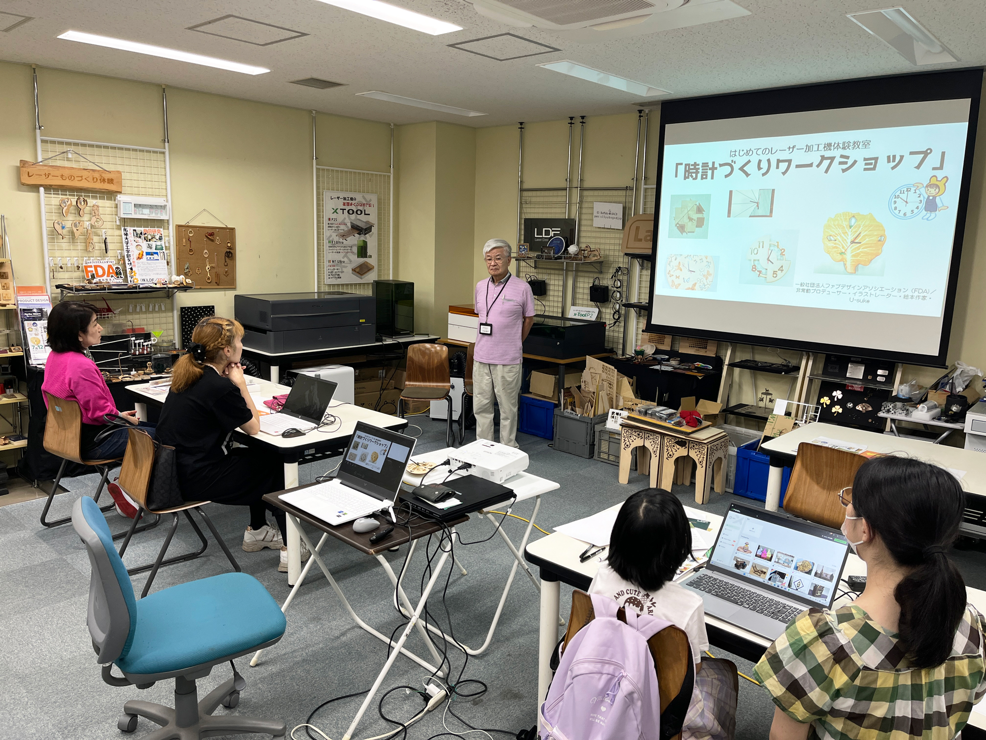 ▲拓殖大学工学部デザイン学科元教授でFDAの竹末俊昭理事長による挨拶。