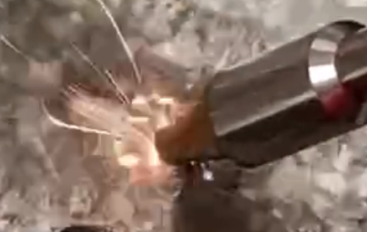 水中の溶接の様子
