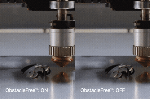 左側ではオブスタクルフリーによって障害物を自動的に回避、右側ではレーザーヘッドが障害物にあたって緊急停止している