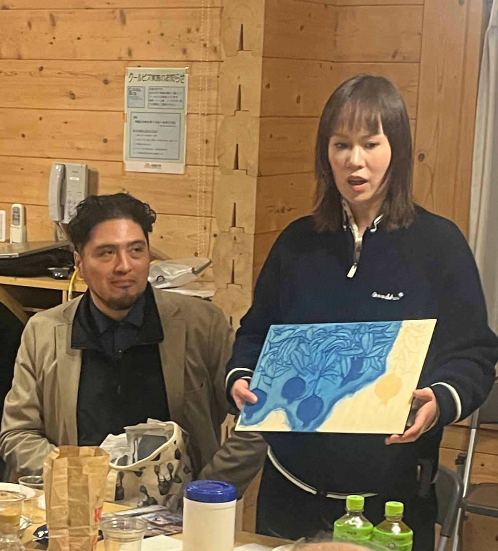 ▲拓大デザイン学科・ハイメ教授と院生による卒業研究の紹介。